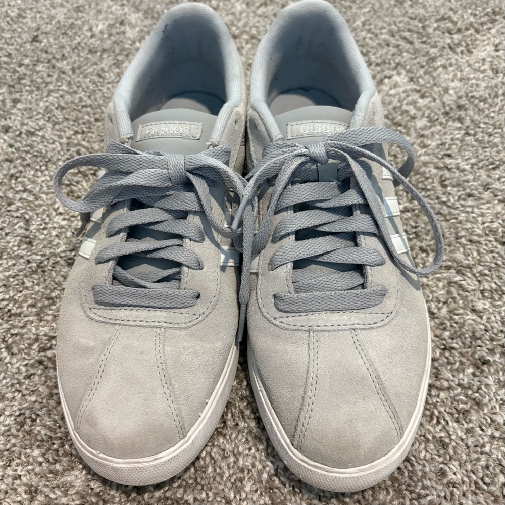 Adidas Women's Light Gray Sneakers